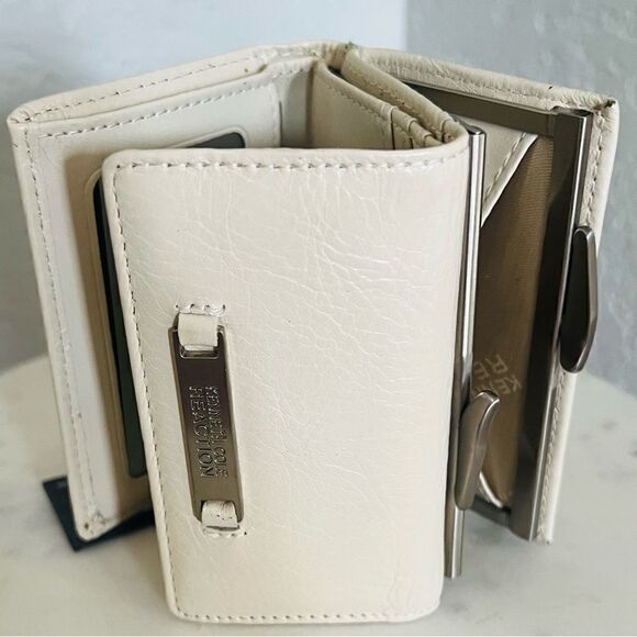 KENNETH COLE REACTION VINTAGE WALLET WITH SOLAR POWERED CALCULATOR, Ivory, NWT - Picture 14 of 16